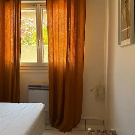 아파트 La Maison Bleue Climatisee 6 Personnes 나르본