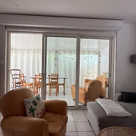 Apartment La Maison Bleue Climatisee 6 Personnes *